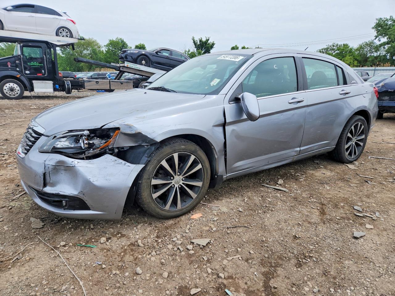 Salvage Chrysler 200 Image