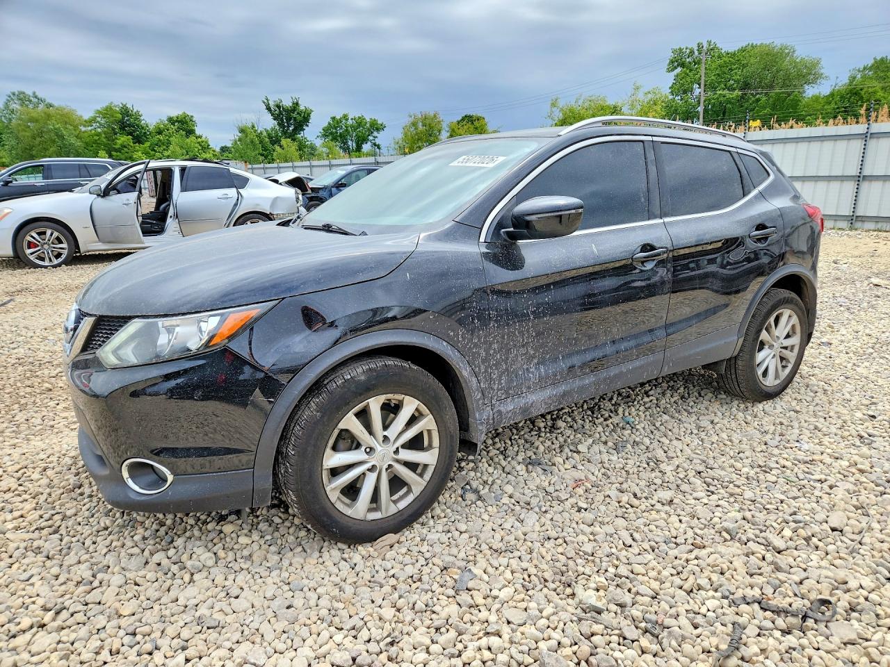Salvage Nissan Rogue Image