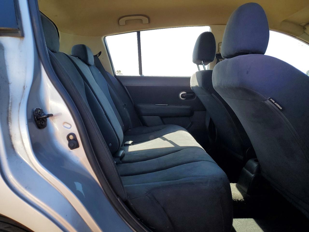 Nissan Versa 1.8 S