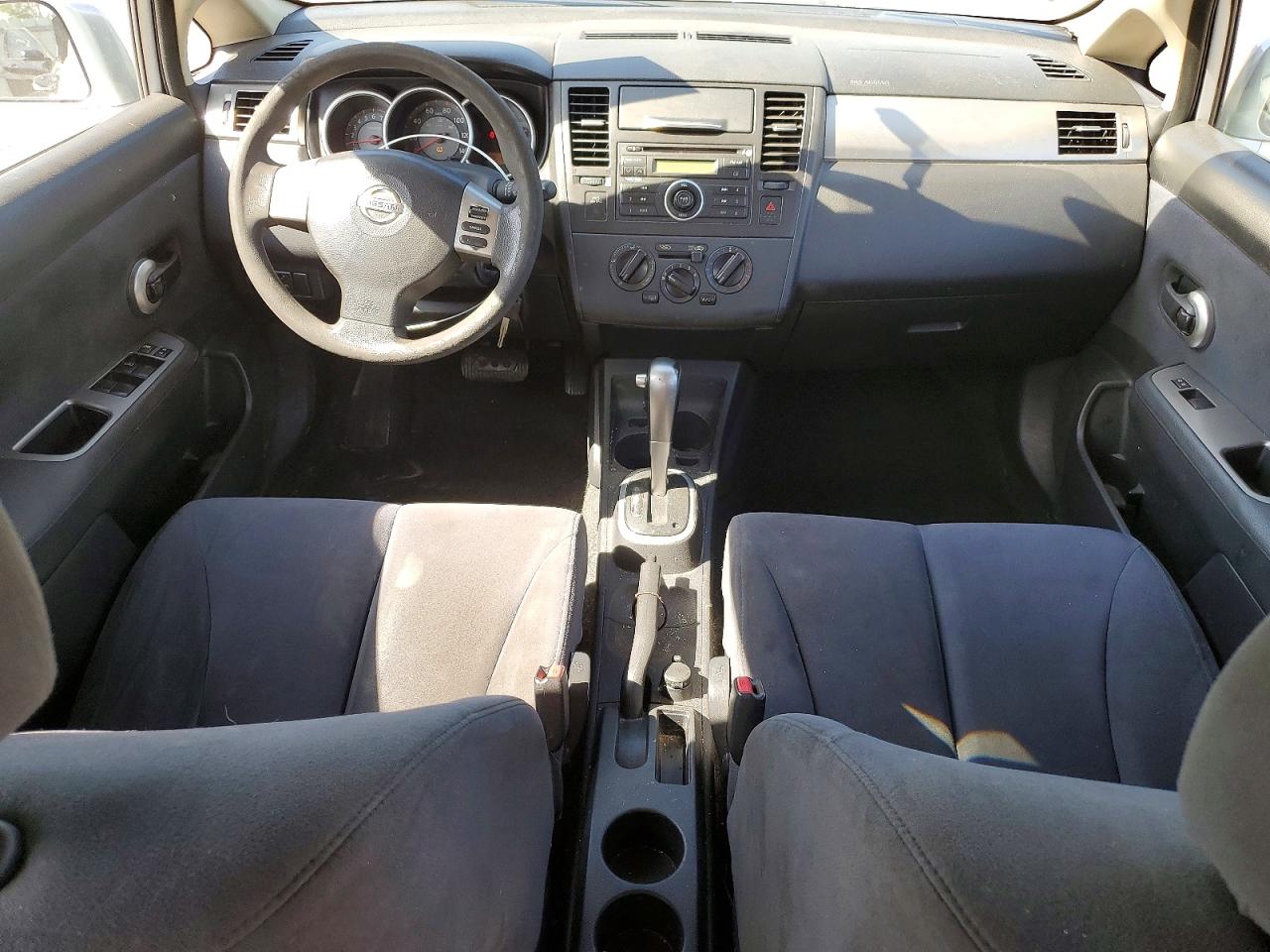 Nissan Versa 1.8 S
