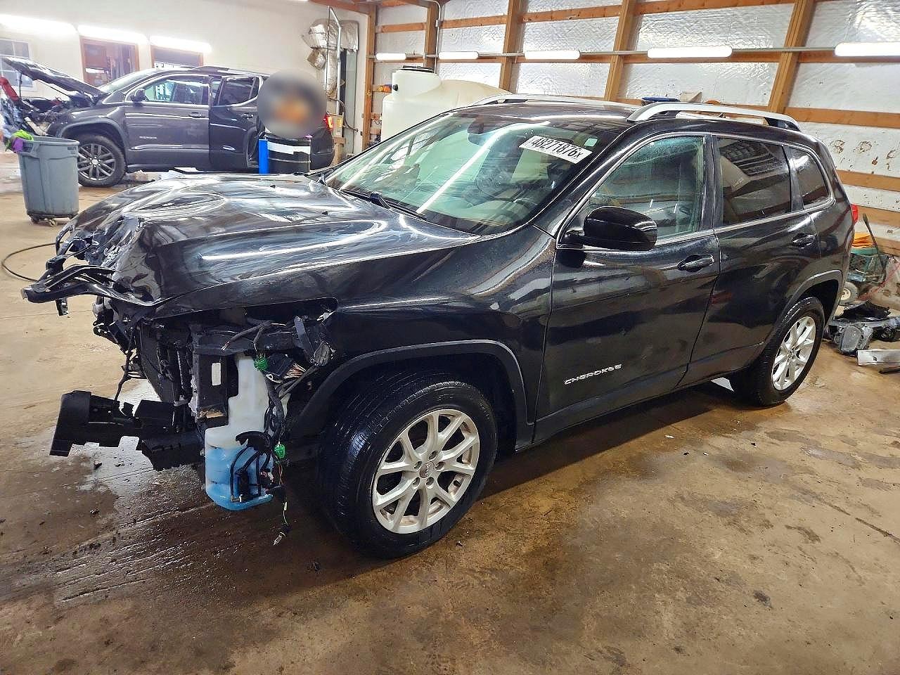 Salvage Jeep Cherokee Image