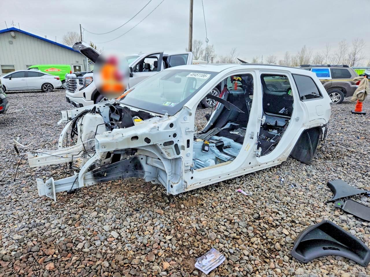 Salvage Jeep Cherokee Image