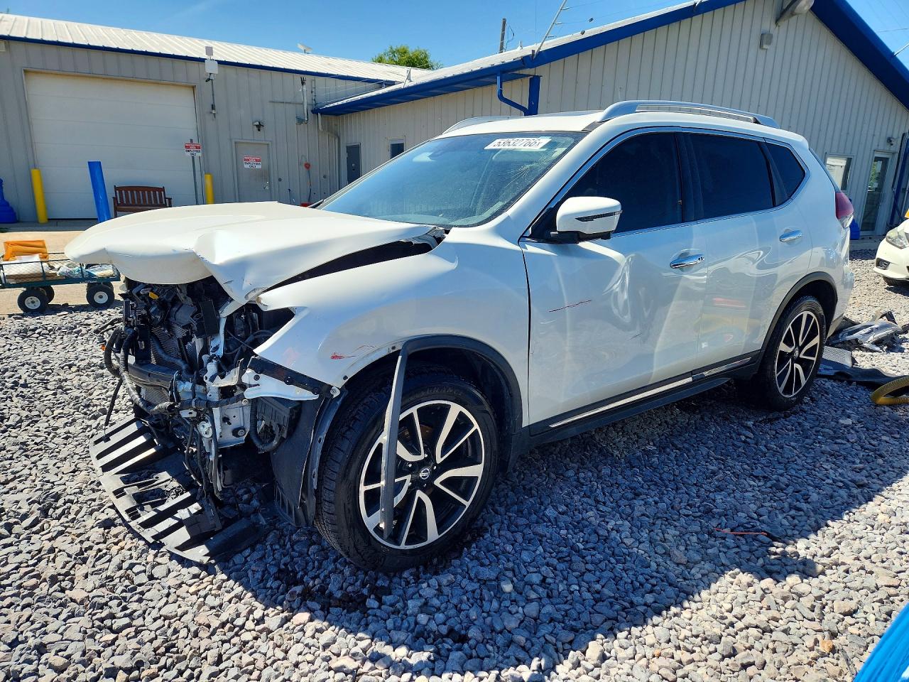 Salvage Nissan Rogue Image