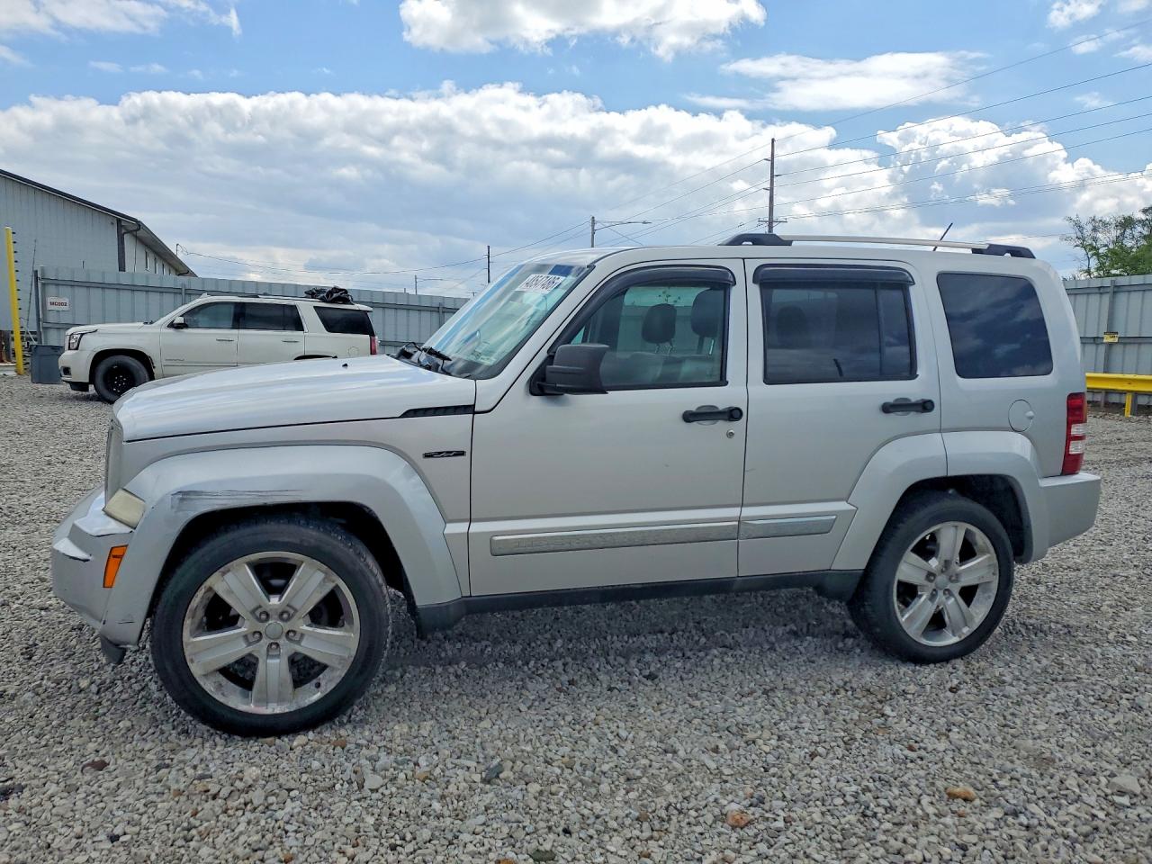 Salvage Jeep Liberty Image