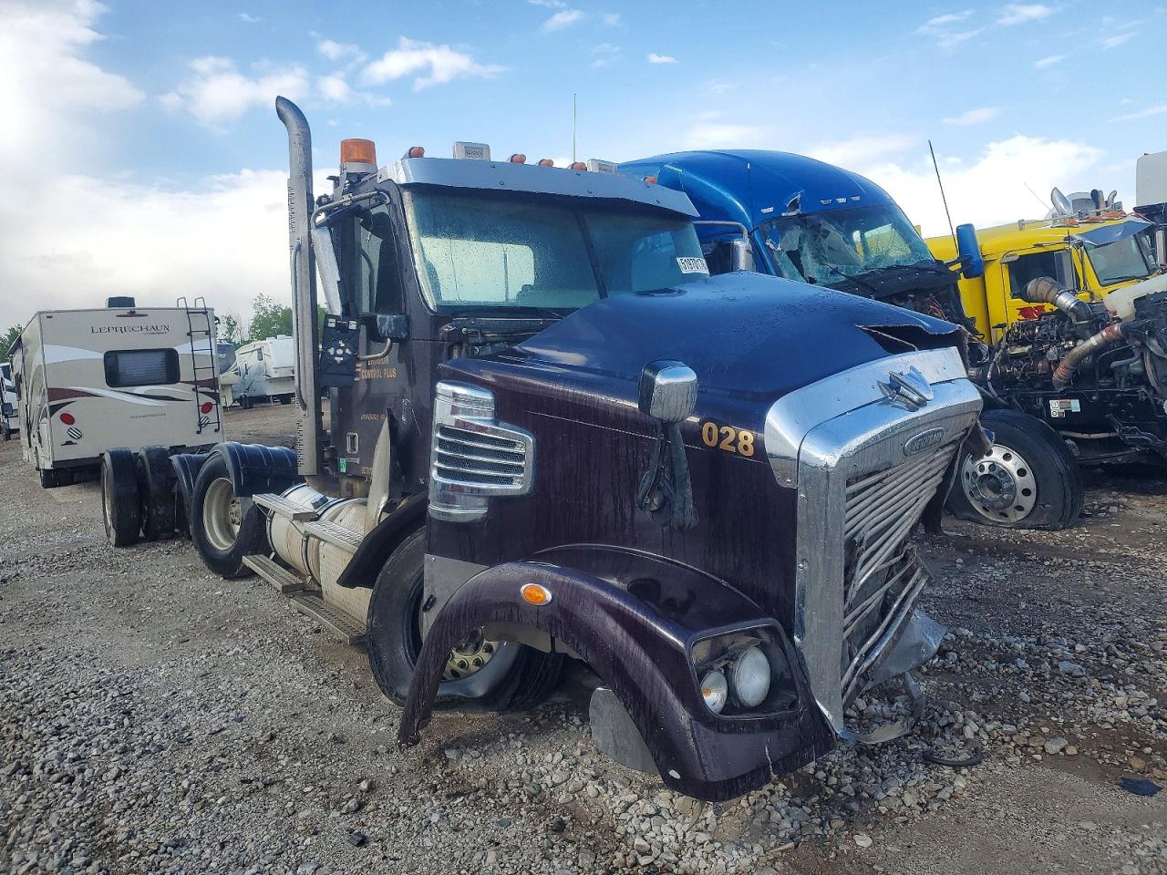 Salvage Freightliner Coronado Image