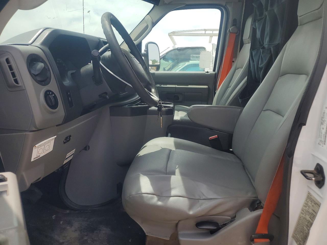 Ford Econoline E450 Super Duty Cutaway Van
