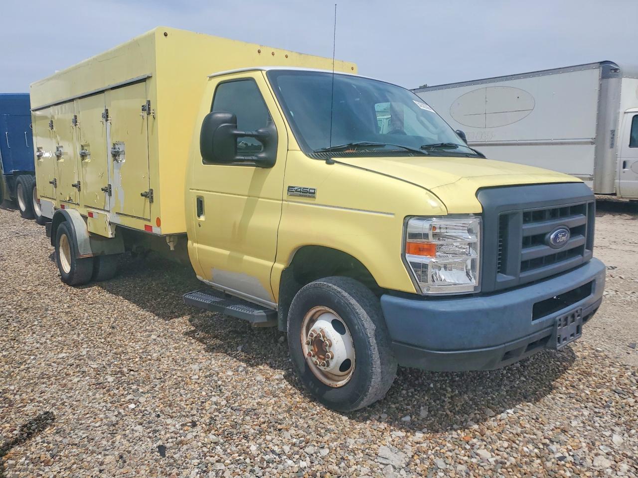 Ford Econoline E450 Super Duty Cutaway Van