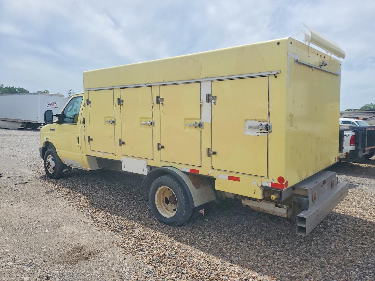 Ford Econoline E450 Super Duty Cutaway Van