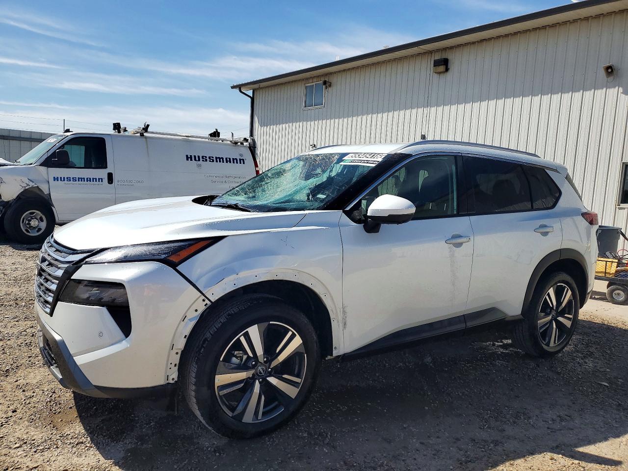 Salvage Nissan Rogue Image