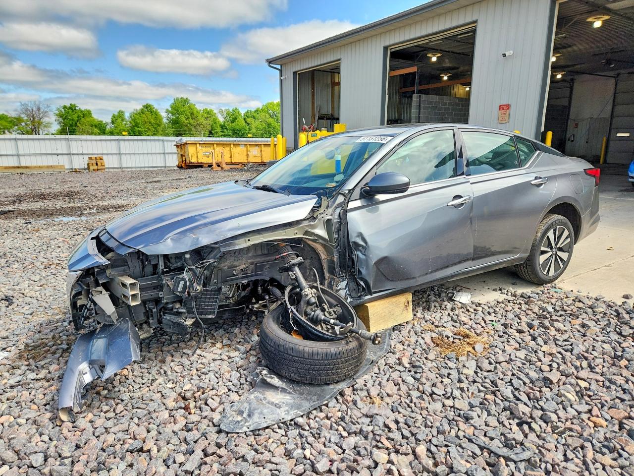 Salvage Nissan Altima Image