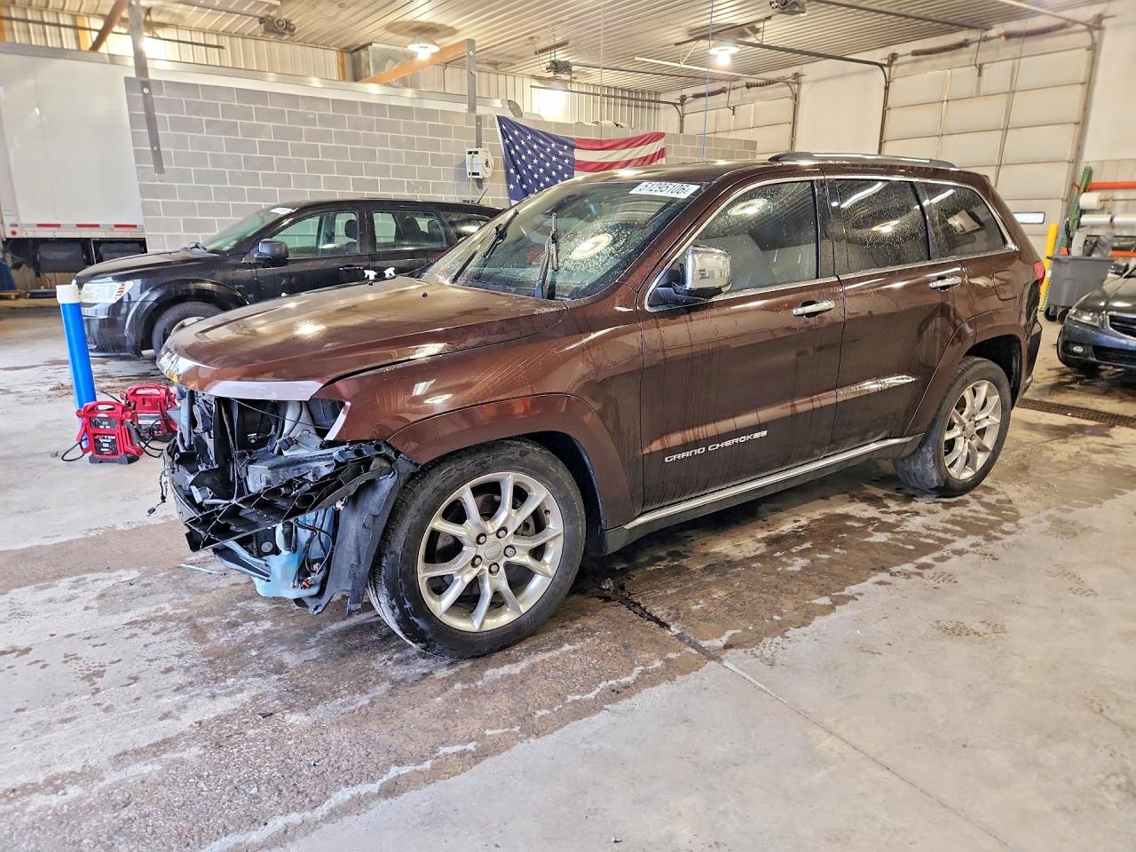 Salvage Jeep Cherokee Image
