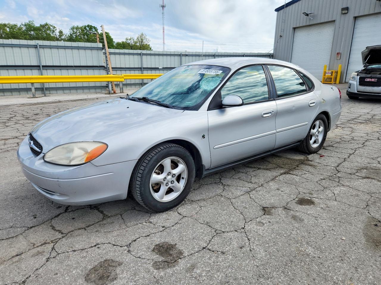 Salvage Ford Taurus Image