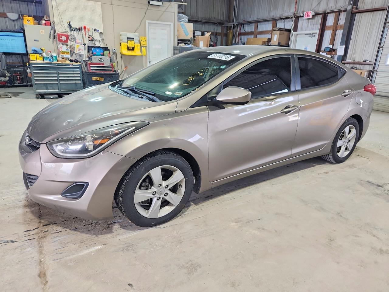 Salvage Hyundai ELANTRA Image