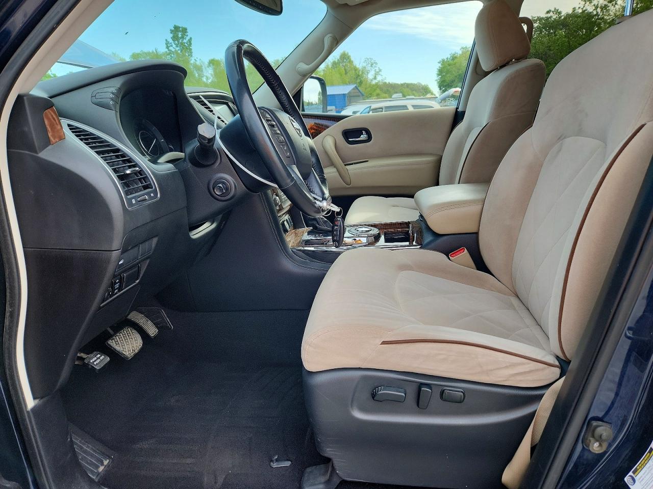 Nissan Armada Sv