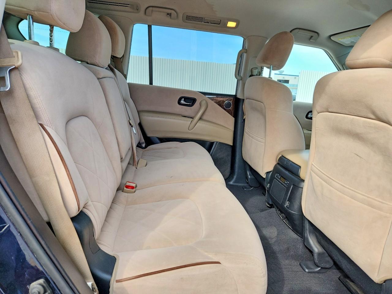 Nissan Armada Sv