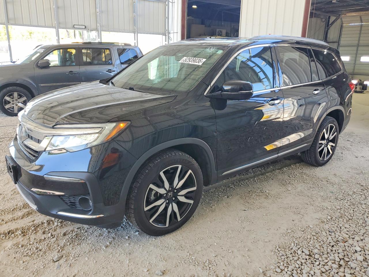 Salvage Honda Pilot Image
