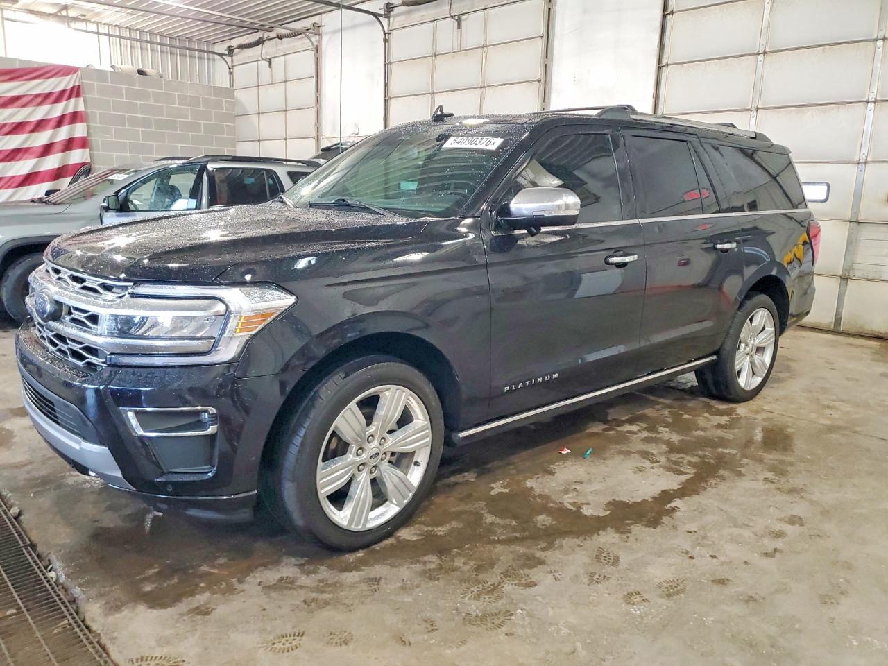 Salvage Ford Expedition Image