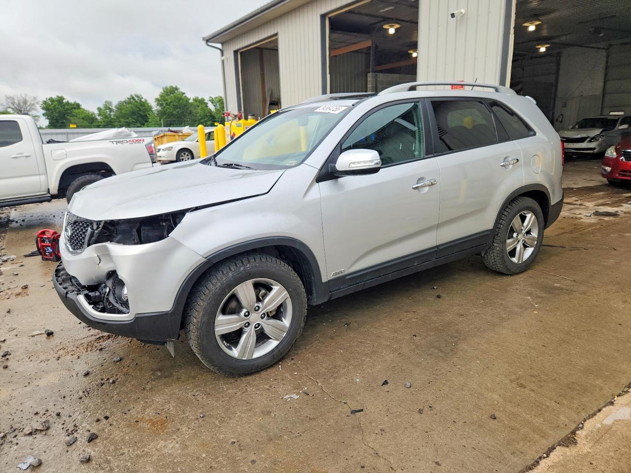 Salvage Kia Sorento Image