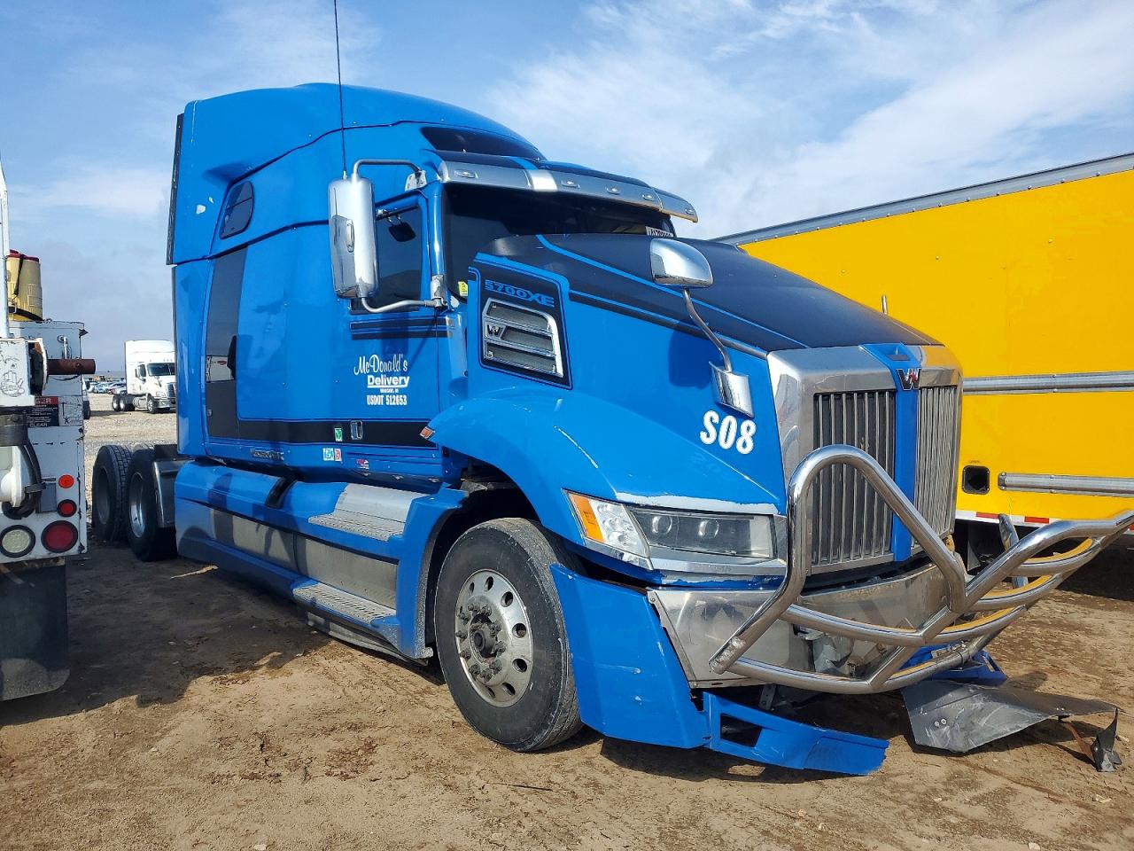 Salvage Western Star Auto Car 5700 Xe Image