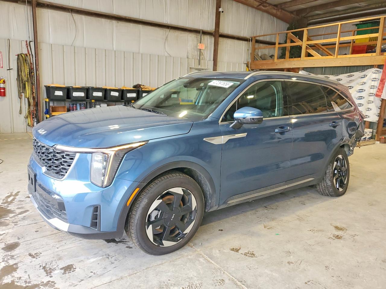 Salvage Kia Sorento Image