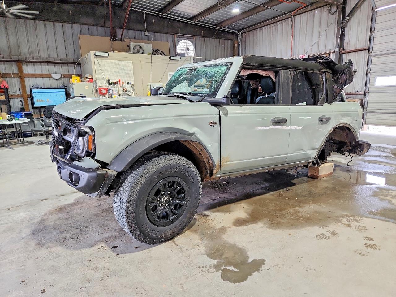 Salvage Ford Bronco Image