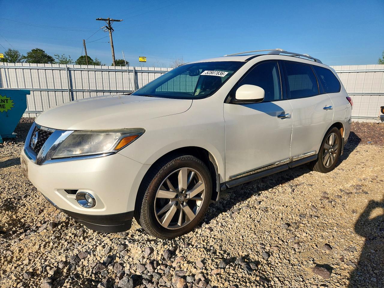 Salvage Nissan Pathfinder Image