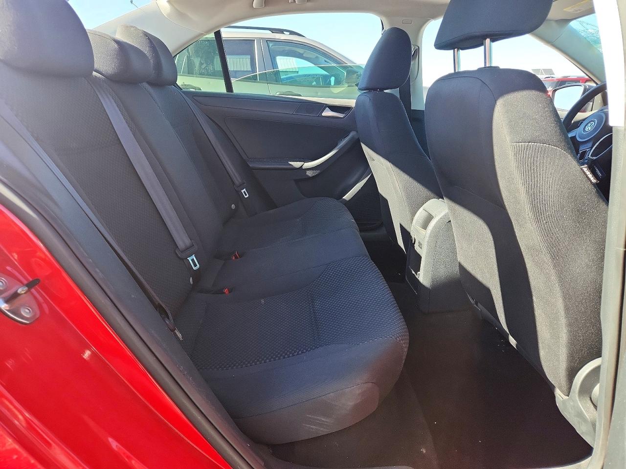Volkswagen Jetta Base