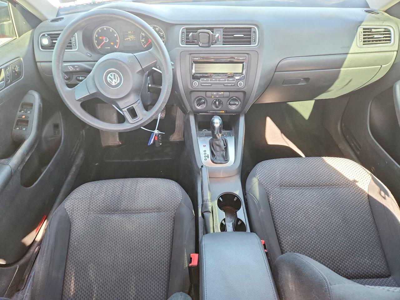 Volkswagen Jetta Base