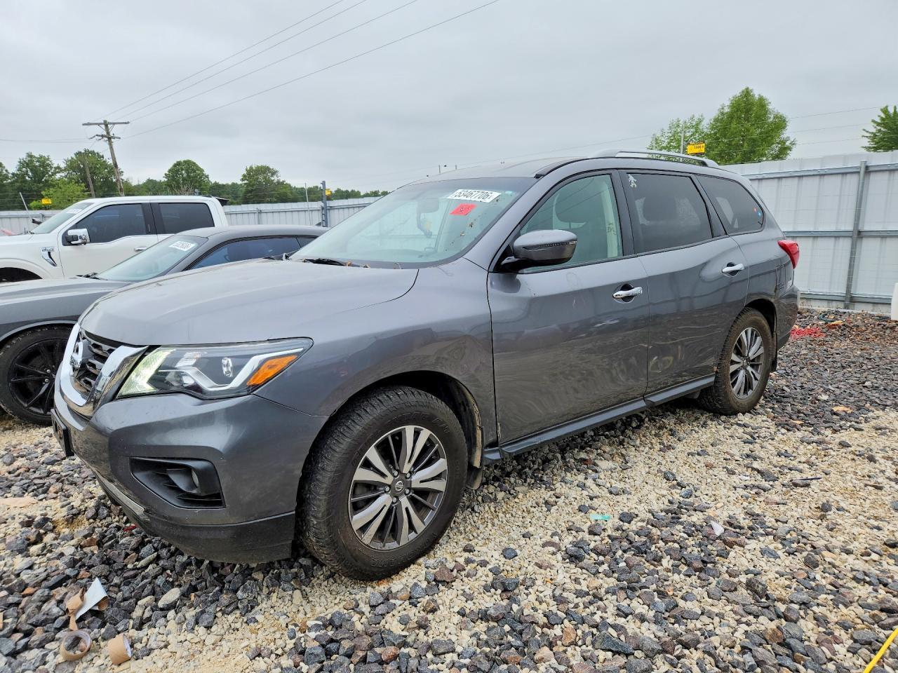 Salvage Nissan Pathfinder Image