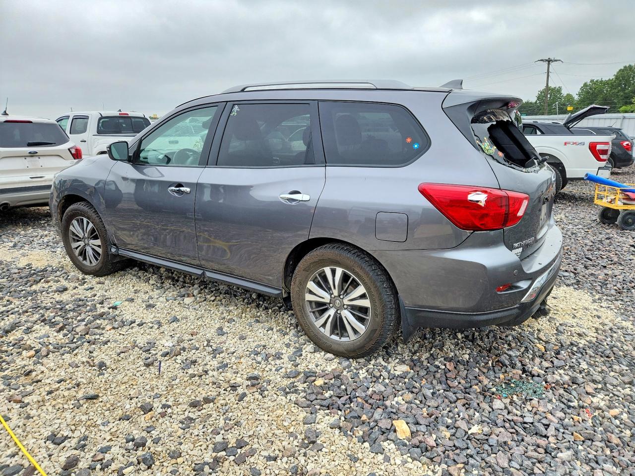 Nissan Pathfinder Sv