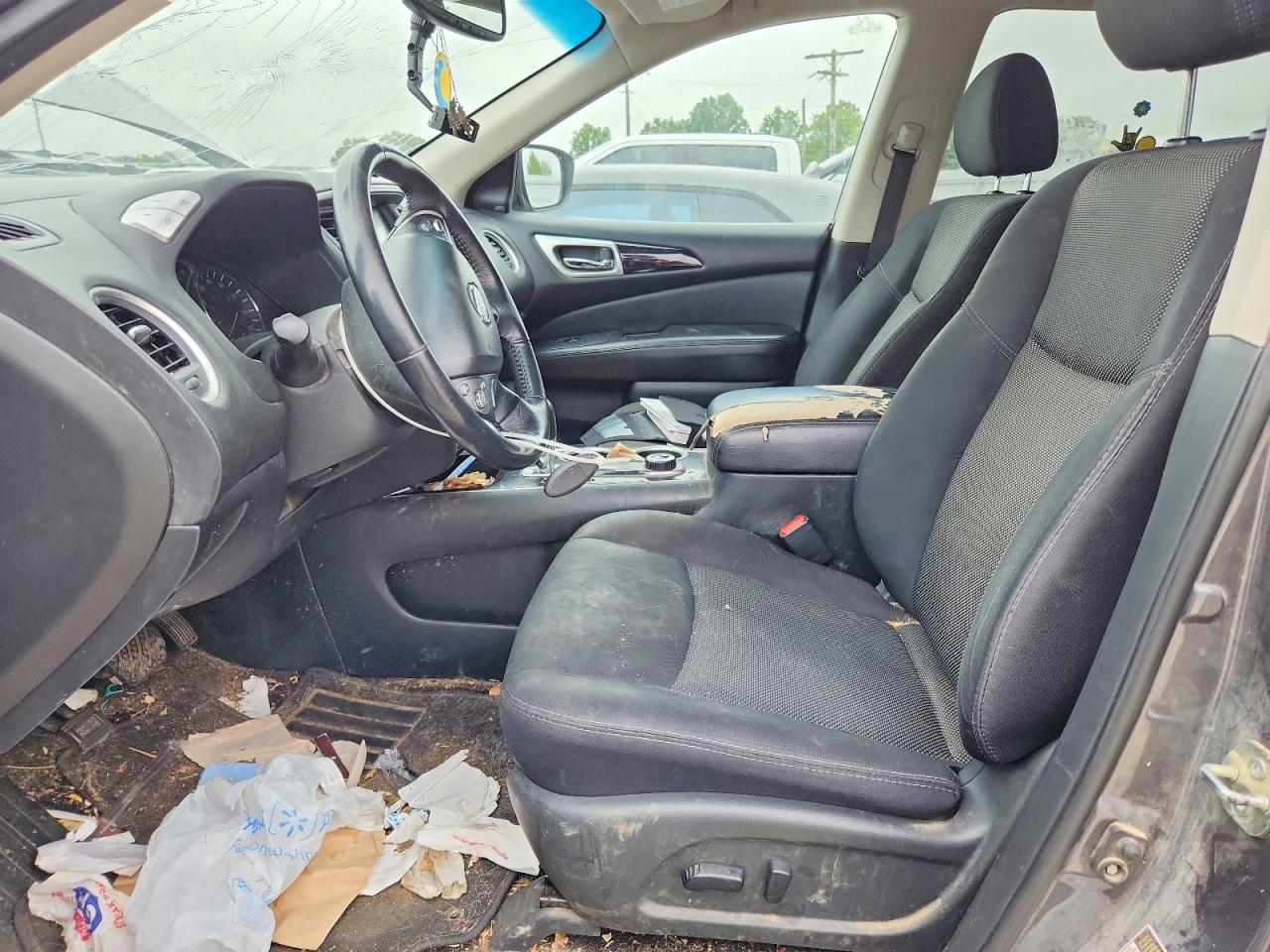 Nissan Pathfinder Sv