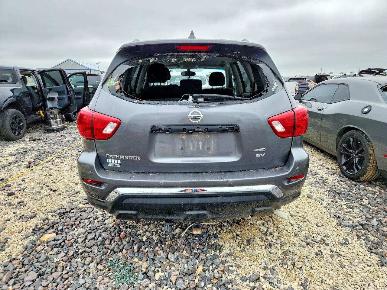 Nissan Pathfinder Sv