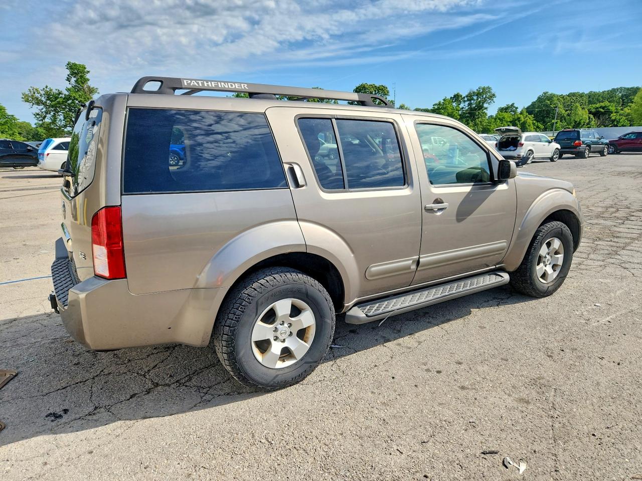 Nissan Pathfinder S