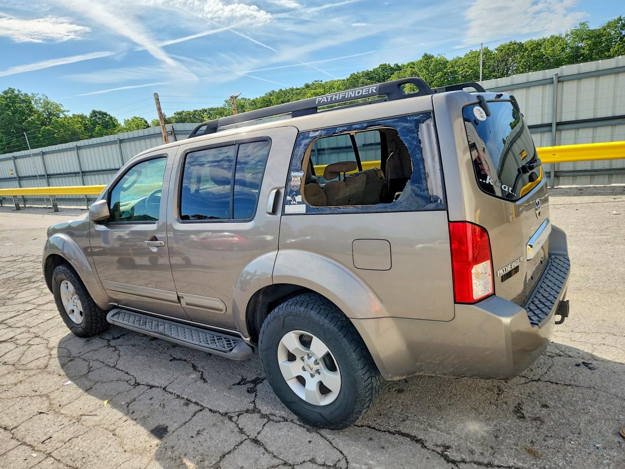 Nissan Pathfinder S