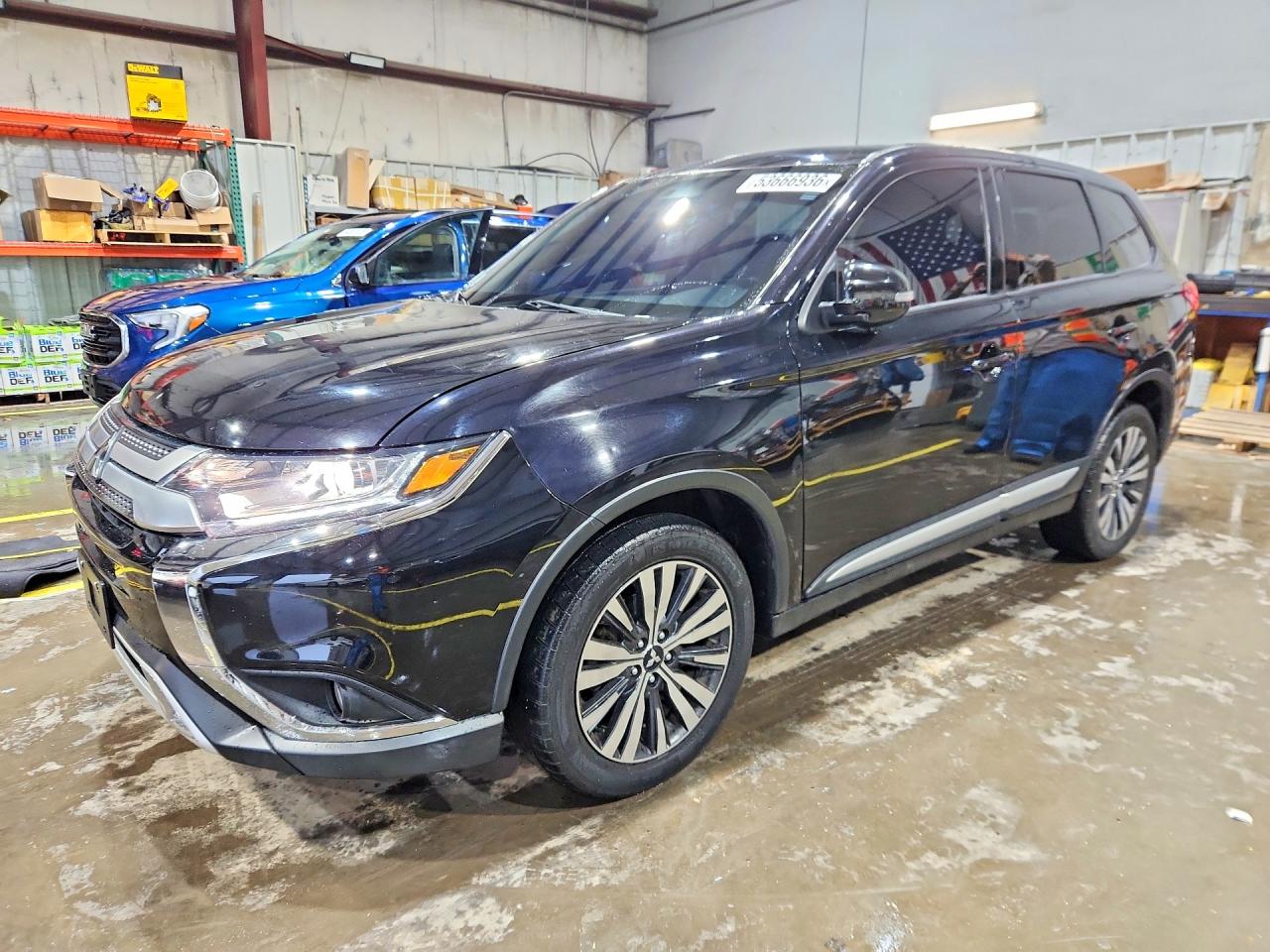 Salvage Mitsubishi Outlander Image