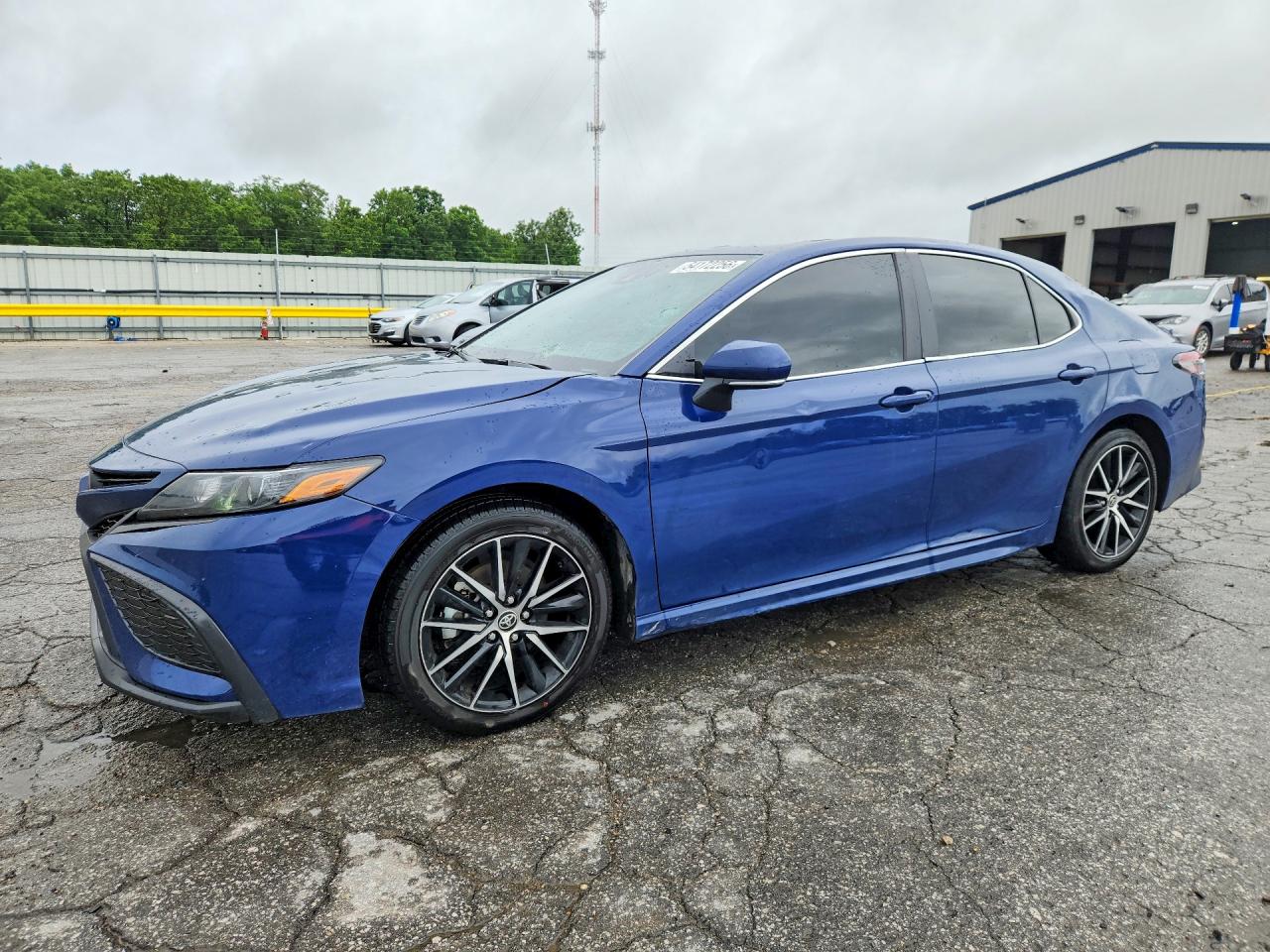 Salvage Toyota Camry Image
