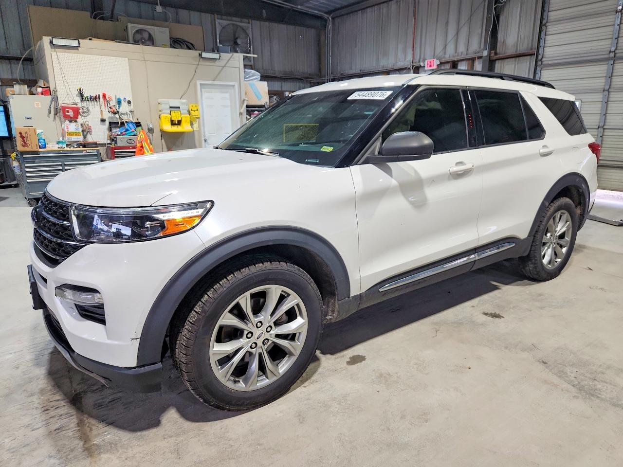 Salvage Ford Explorer Image