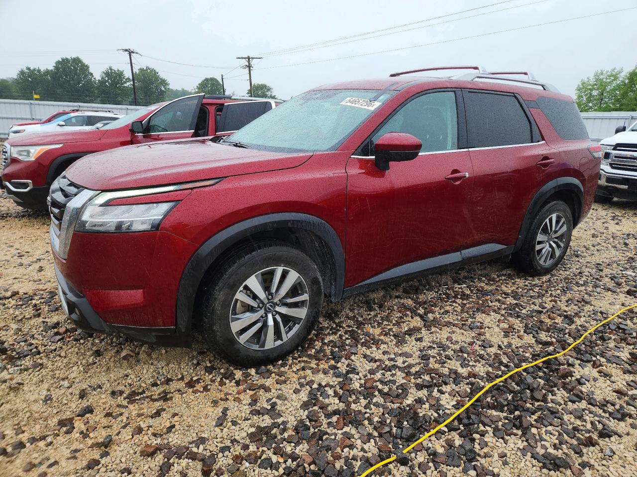 Salvage Nissan Pathfinder Image