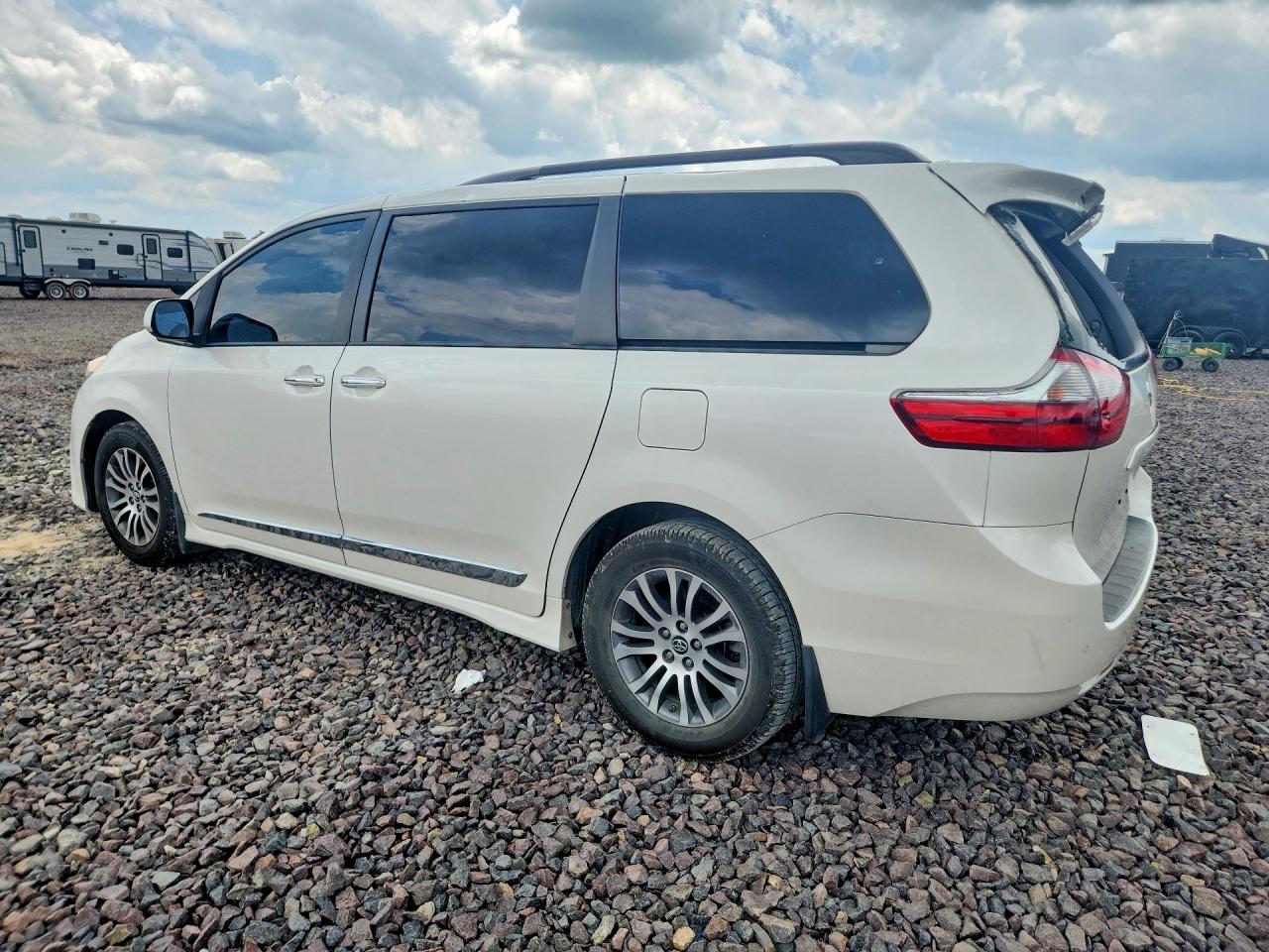 Toyota Sienna Xle 8-passenger