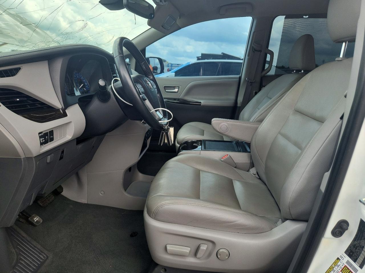 Toyota Sienna Xle 8-passenger