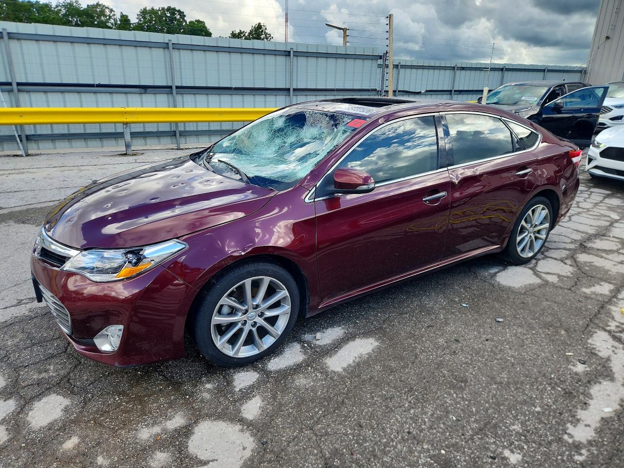 Salvage Toyota Avalon Image
