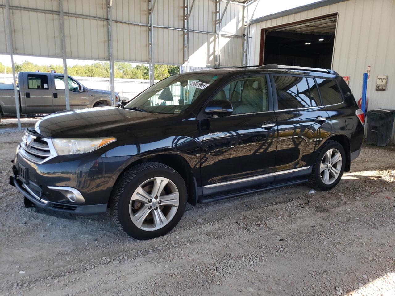 Salvage Toyota Highlander Image