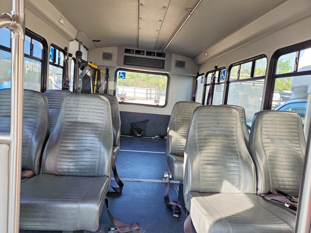Ford Econoline E350 Super Duty Cutaway Van