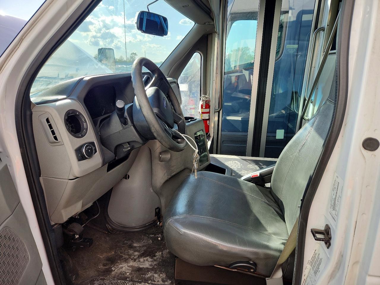 Ford Econoline E350 Super Duty Cutaway Van