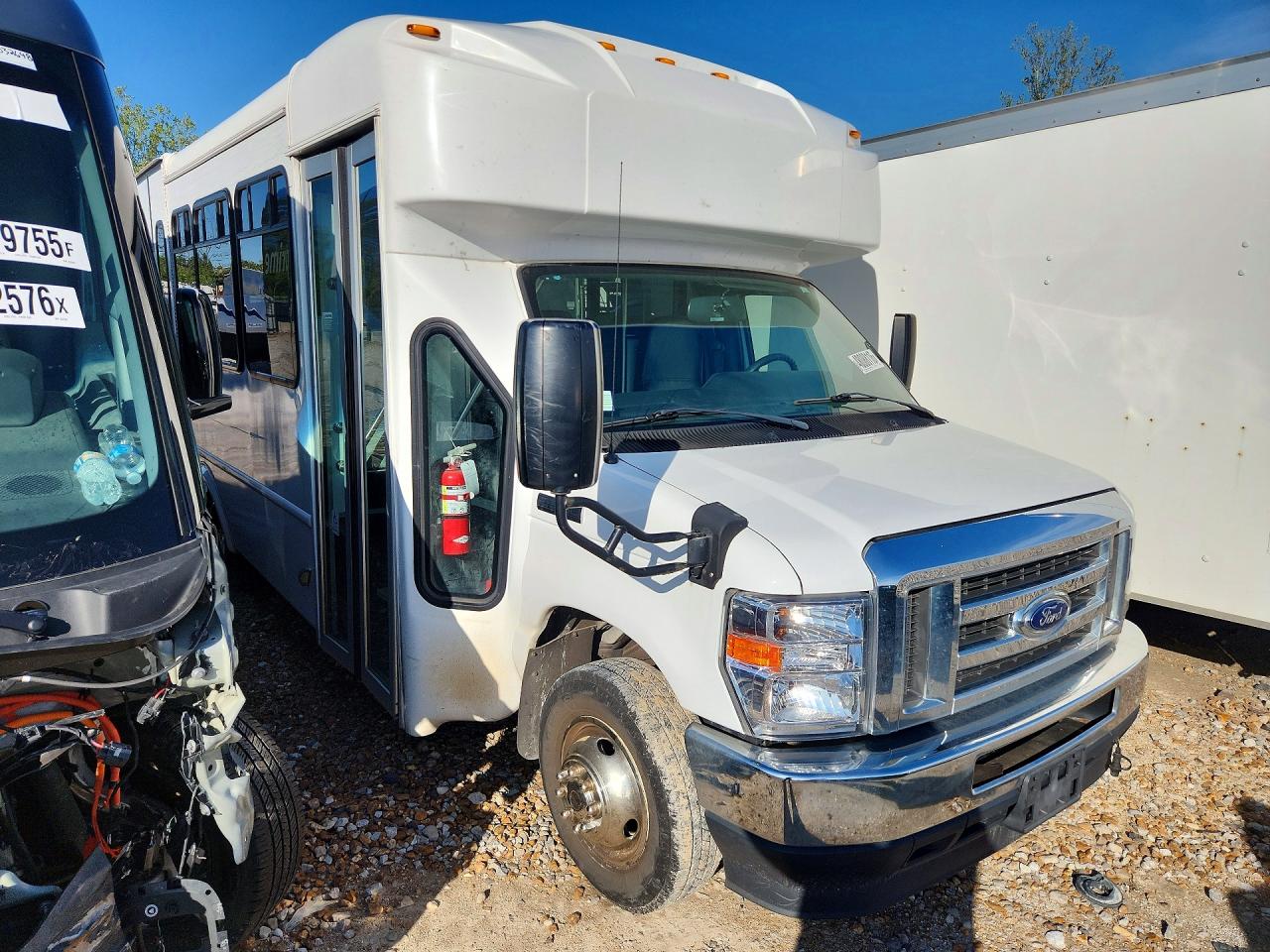 Ford Econoline E350 Super Duty Cutaway Van