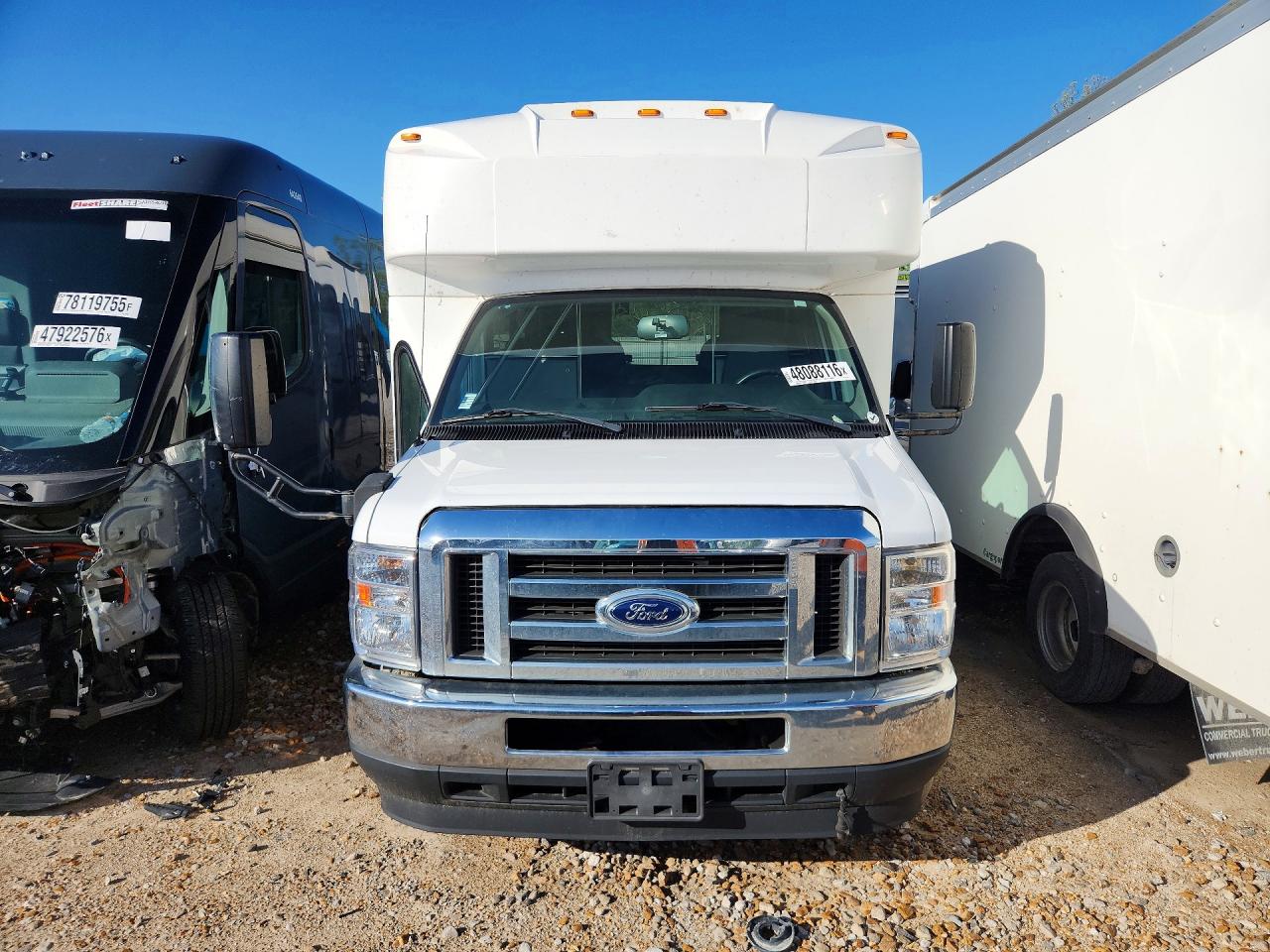 Ford Econoline E350 Super Duty Cutaway Van