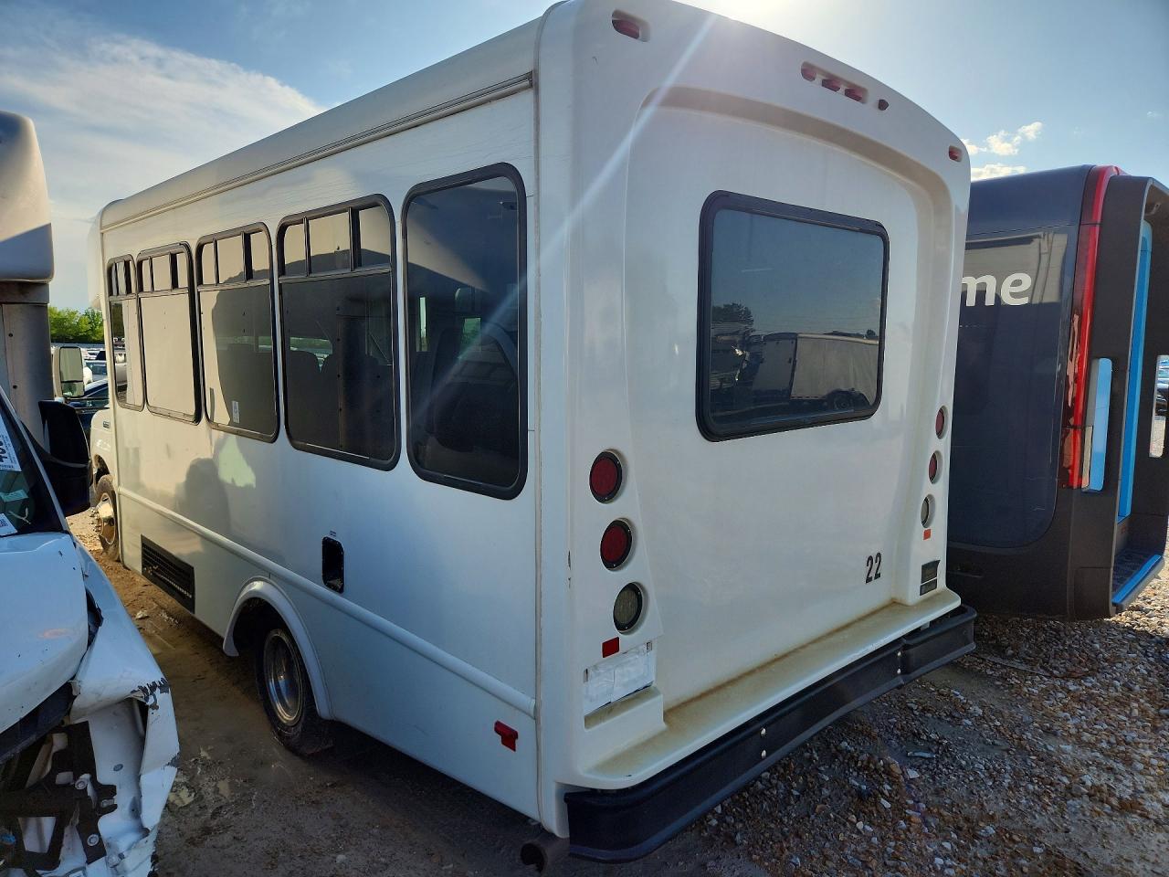 Ford Econoline E350 Super Duty Cutaway Van