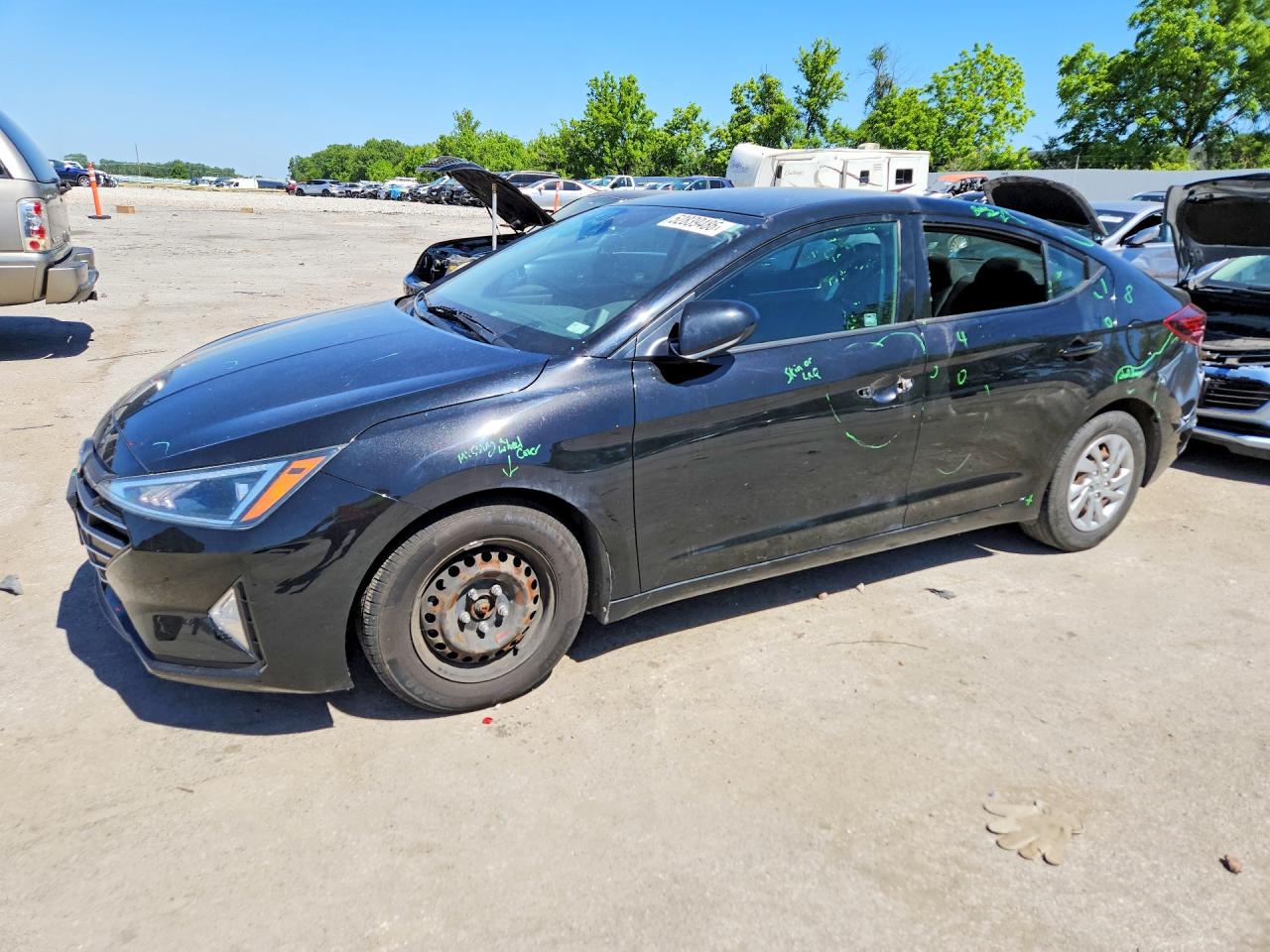 Salvage Hyundai ELANTRA Image
