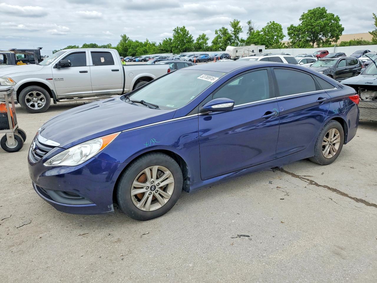 Salvage Hyundai SONATA Image