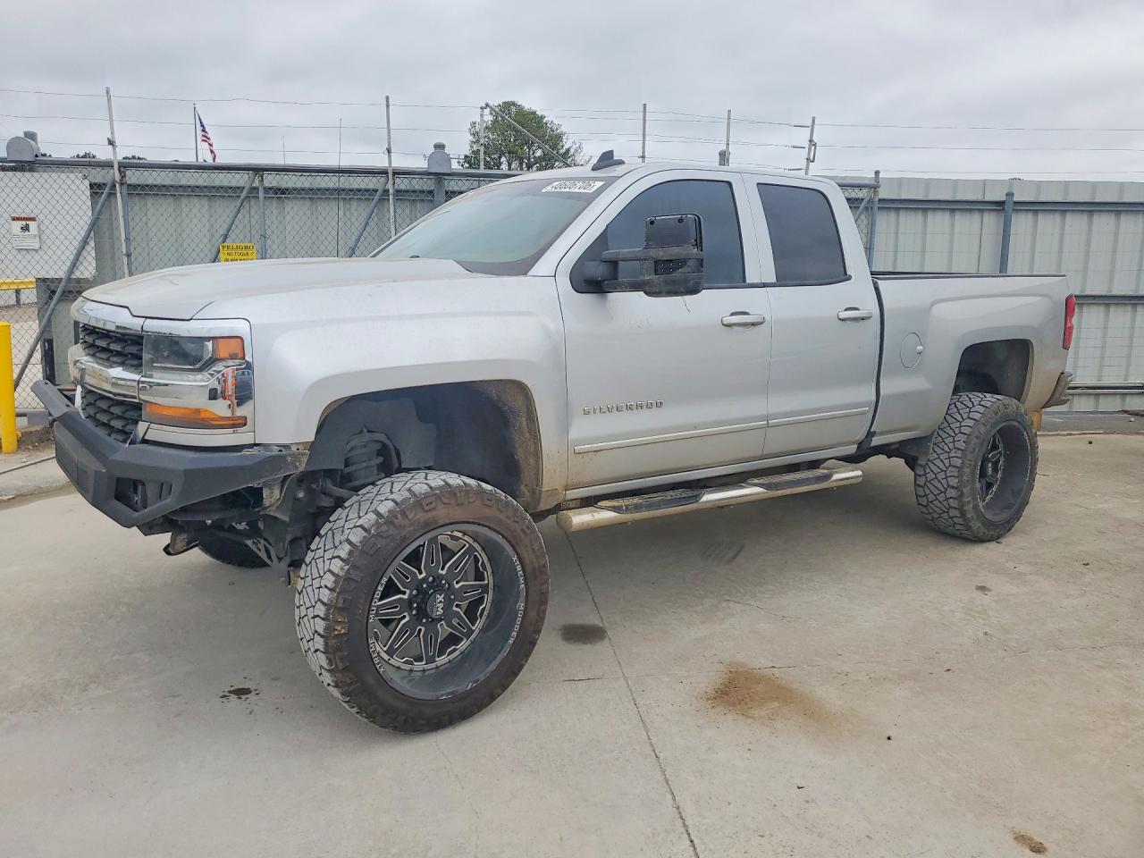 Salvage Chevrolet Silverado Image